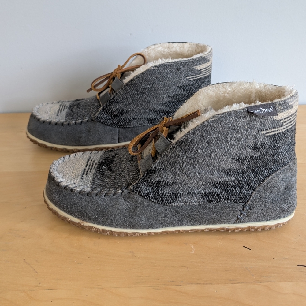 Minnetonka | Grey Suede Torrey Indoor / Outdoor Slippers, Size 11 - Picture 4 of 16
